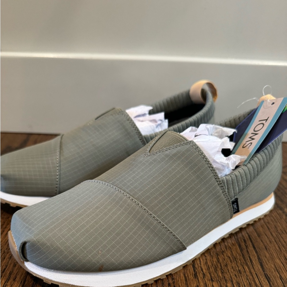 Tom’s Slip on Sneakers
